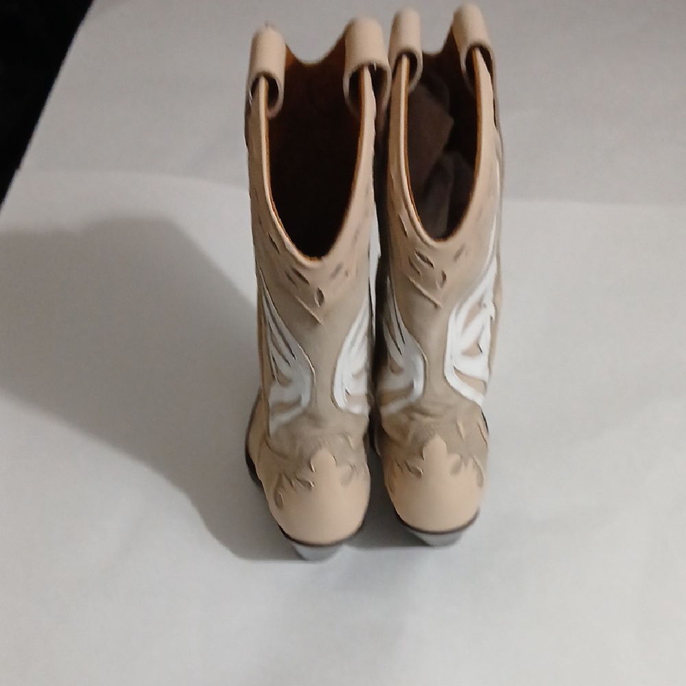 NEW Toral Tan and White Heeled Boots with Western Flair (NEW) Without Box. - Picture 3 of 7